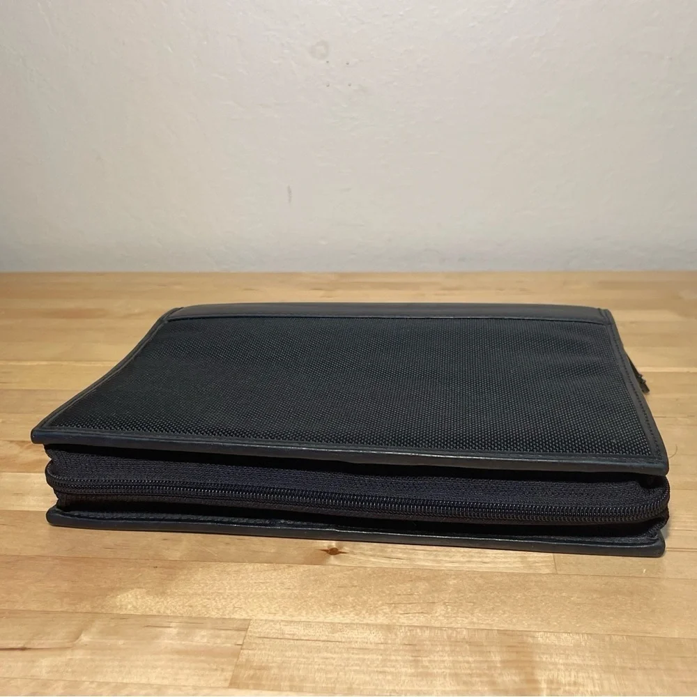 TUMI Alpha SLG Zip Around 3 Ring Binder Leather Trim Executive Portfolio